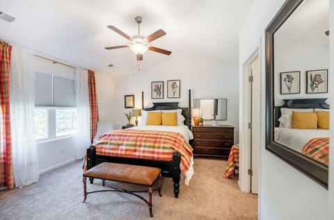 Master Bedroom. queen bed,  
walk in closet, ensuite bath