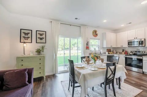 Lovely eat in kitchen , fully , fully equipped