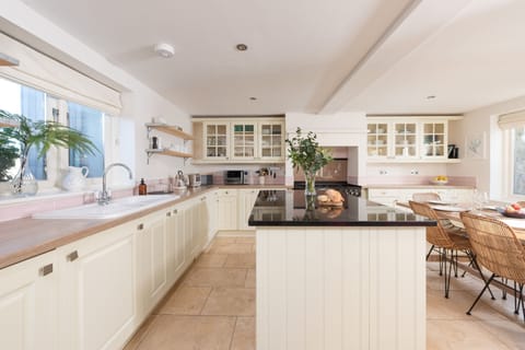 Bright family friendly kitchen with island and range cooker - The Haybarn