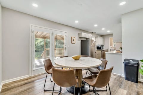 dinette area off kitchen