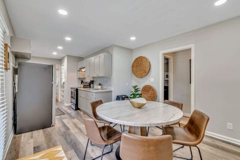 dinette area off kitchen