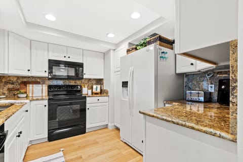 Kitchen has full size fridge, ice maker & water dispenser