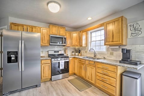 Kitchen | Cooking Basics | Coffee Maker | Paper Towels/Trash Bags Provided