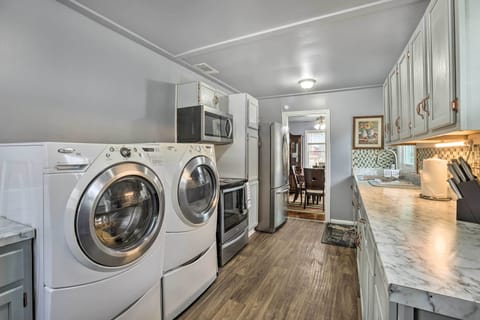 Washer & Dryer | Linens Provided