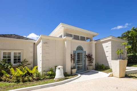 "Lonetrees" - Large Luxury Private Villa w/ Pool by One Caribbean Estates (499)