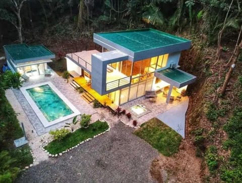 Mae Casa. Private Oasis.