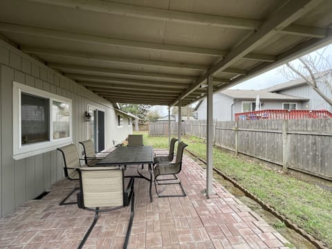 patio with table/chairs