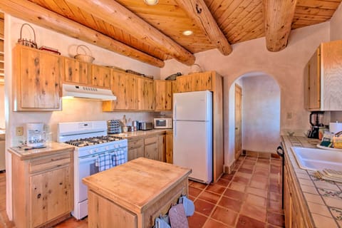 Kitchen | Coffee Maker | Dishware/Flatware