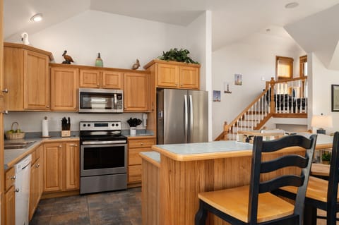 MS07: Seas The Day | TL Kitchen Area & Loft