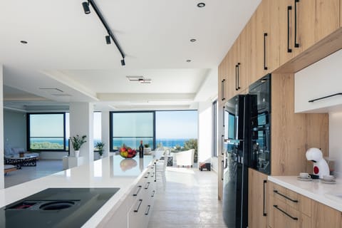 The fully equipped kitchen offers all the essentials for a self-catered holiday