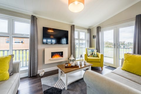 Sunnybanks bright and contemporary lounge area