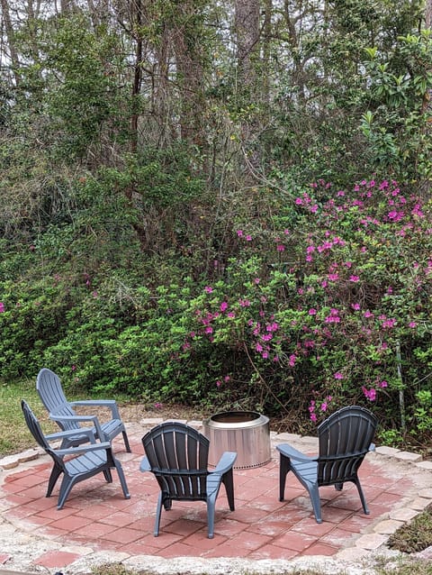 Outdoor firepit w/ solo stove. Firewood is not included.