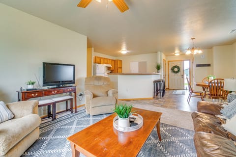 Living Room | Central Heating & A/C | Free WiFi (100 Mbps)