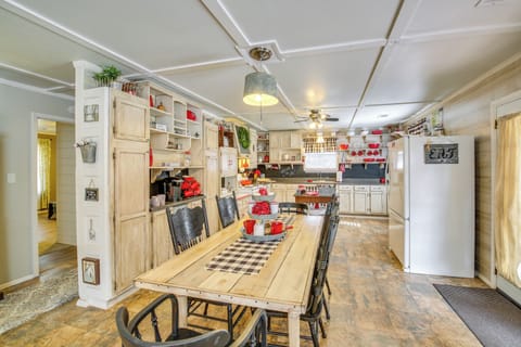 Dining Room | Dishware/Flatware Provided