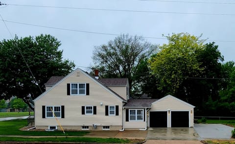 outside view, parking 7 cars