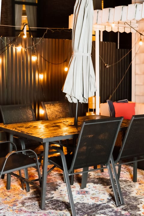 Cozy backyard space with outdoor lounge chairs