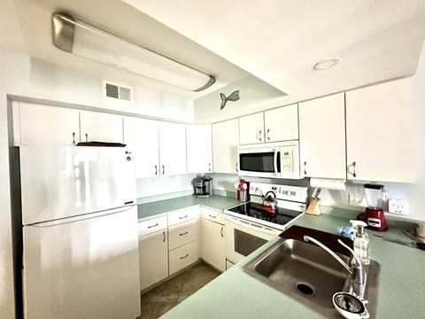 More cabinet space compared to other condos in the building. Better layout.