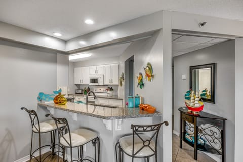 St. Thomas Square 1210B Kitchen