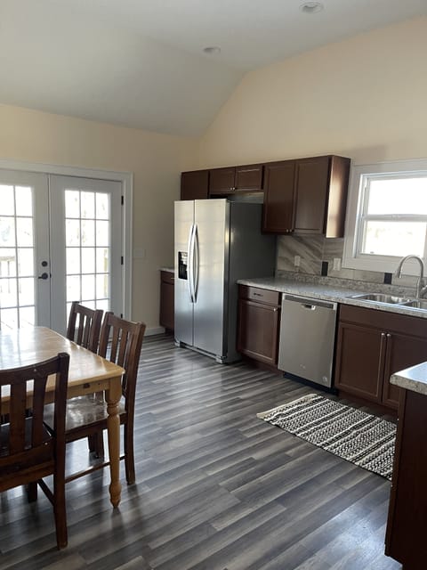Kitchen/dining area
