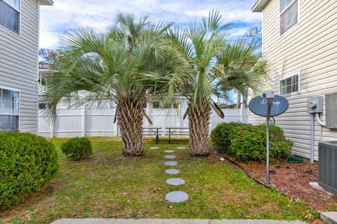 Path to outdoor dining area