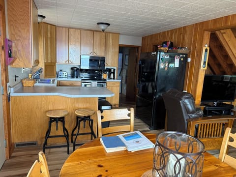 Dining room to kitchen