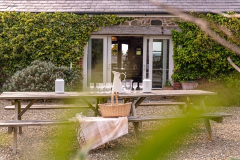 Al fresco outdoor entertaining