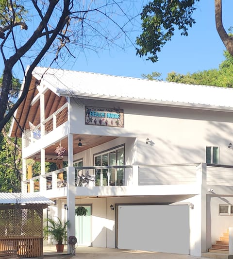 The Miller Family Beach House
La Casa Miller at Luna Beach