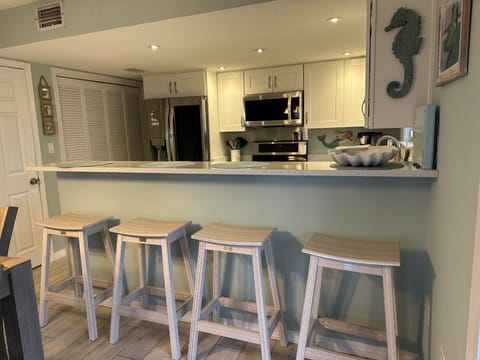 Breakfast bar and stools 