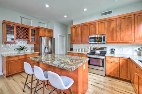 Well equipped kitchen with everything you need to cook a fantastic meal!