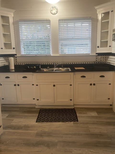 Plenty of room for cooking and everything you need in the classic kitchen. 