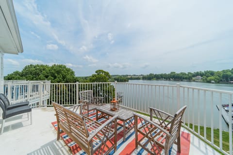 Welcome to Nautical Nest! Enjoy the roof deck.
