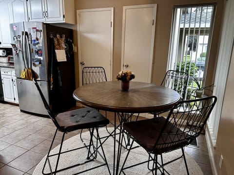 Breakfast nook seats 4