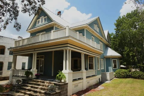 A beautiful 100 year old home restored to all her glory!