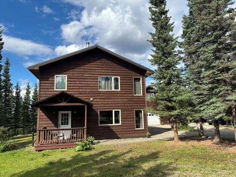 Front of the home with private front door access. 