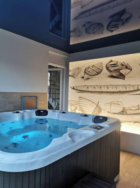 Indoor spa tub