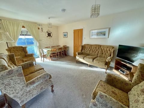 Kingfisher cottage living room