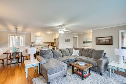 Living Room | Smart TV | Fireplace