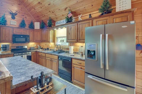 Kitchen | Dishware & Flatware | Spices | Pots & Pans | Blender