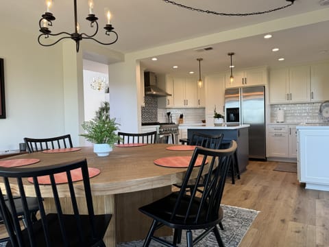 Large Dining Table (8+)