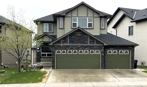 Sweet home away from home and Amazing Place to Stay in Calgary 
