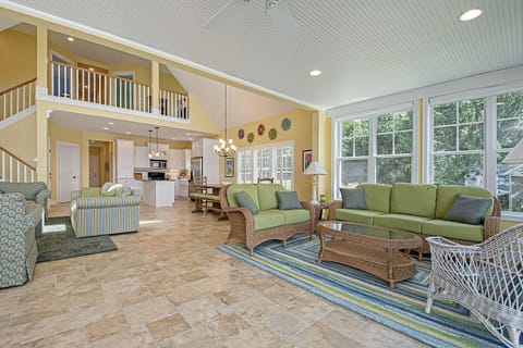 Perfect Family Lakehouse - Sleeps 16, Sandy Beach, Dock, Fire Pit & Big Yard House in Michigan