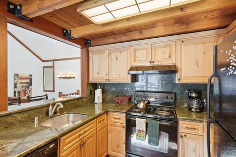 upper level-kitchen-_dsc7232