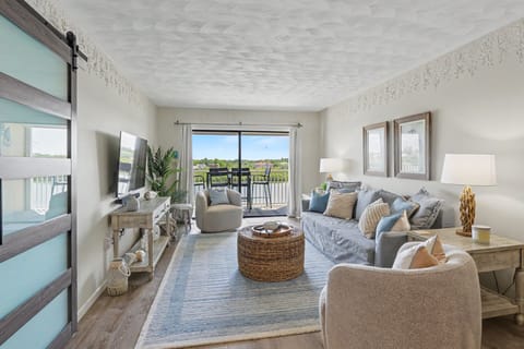 Spacious Living Room with Balcony Access - Water Views!