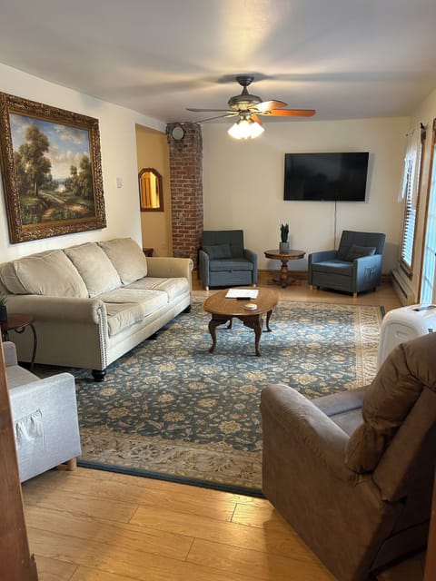 Living Room 2nd pic
