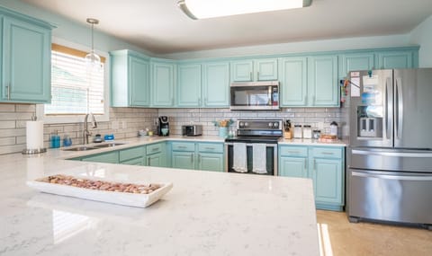 Fully Stocked Newly Upgraded Kitchen