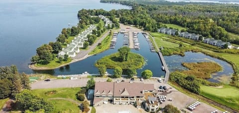 Fabulous location between the lake and the harbor.