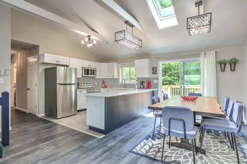 Fully equipped kitchen and massive dining table.
