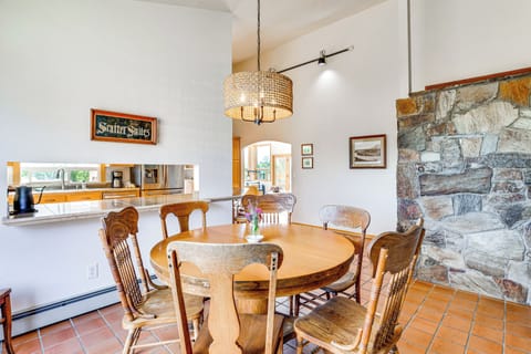 Dining Room | Full Kitchen | Dishware & Flatware