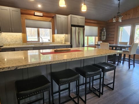 Large island w/seating for 4. Dining seating for 4. 