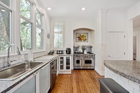 Wolf Oven/ Toaster/ AirFryer/ Farmhouse Sink/ Disposal/ Dishwasher